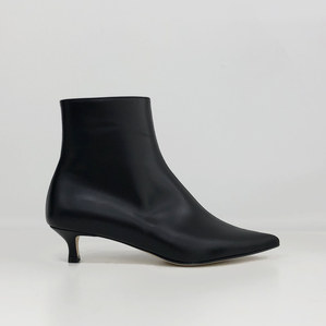 pointed-toe ankle boots (leather black)