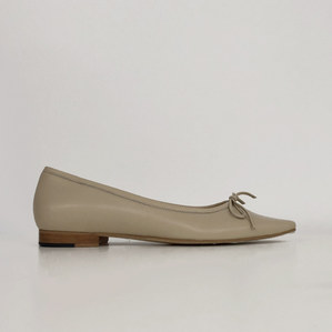 pointed-toe flat shoes (light beige)